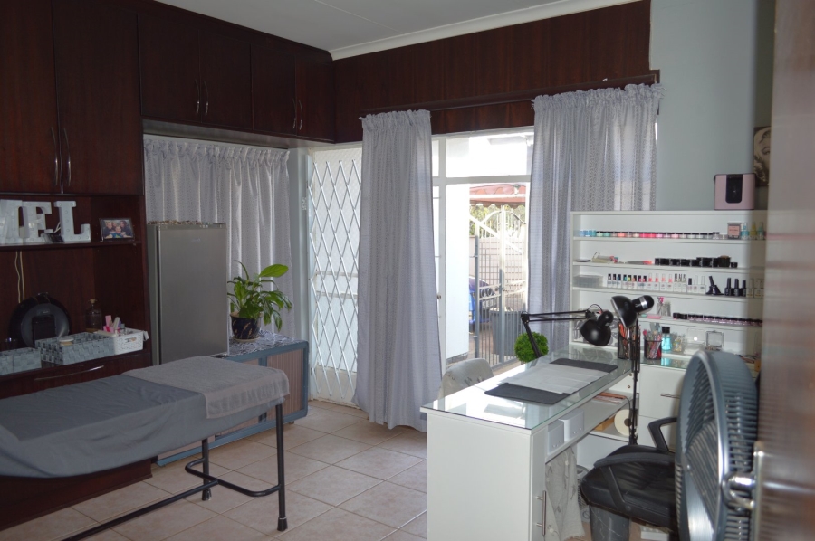 3 Bedroom Property for Sale in Flamwood North West